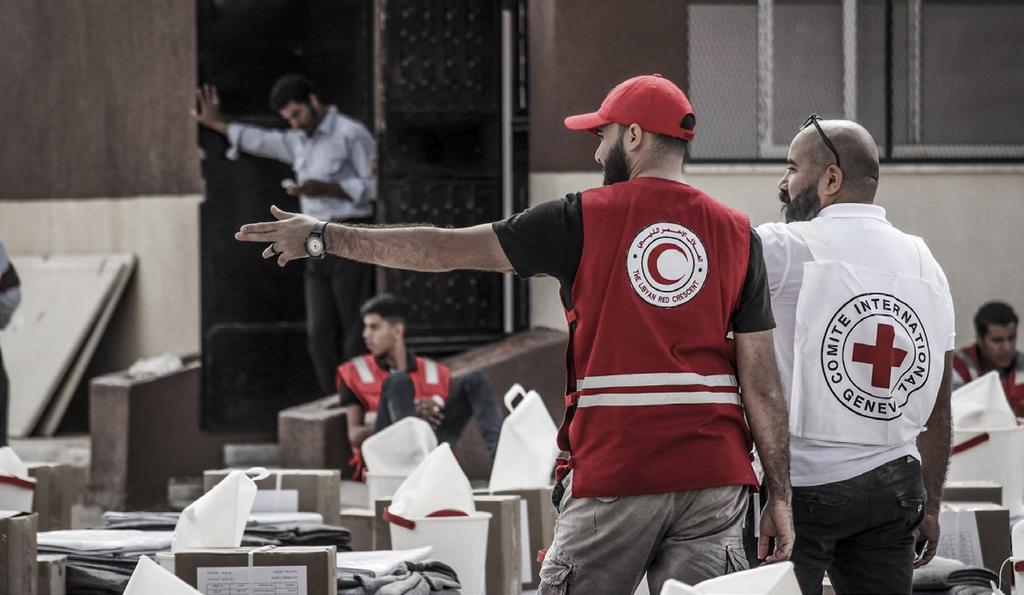 In Libia, la Svizzera sostiene le attività del Comitato internazionale della Croce Rossa (CICR), che comprendono la fornitura di cibo, di acqua e di un alloggio nonché di assistenza sanitaria e