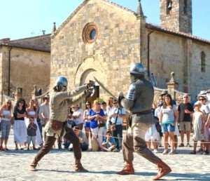 Castello in festa tra cultura e spettacoli, al via Monteriggioni di torri si... http://www.agenziaimpress.it/castello-in-festa-tar-cultura-e-spettacoli-... 2 di 3 08/07/2016 9.