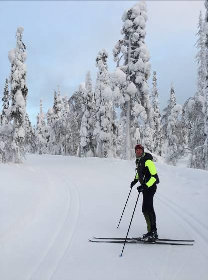 Il villaggio di Ruka è dominato dal Monte Ruka (Rukatunturi in finlandese), che tocca i 493 metri di altezza, vicino al circolo polare artico e non lontano dalla frontiera con la Russia.