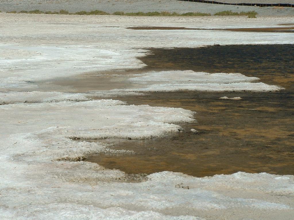 Se si porta a evaporazione una colonna d acqua marina alta 1000 m, la quantità di gesso che si forma ha uno spessore di soli 75 cm mentre quella di salgemma è spesso ben 13,7 m.