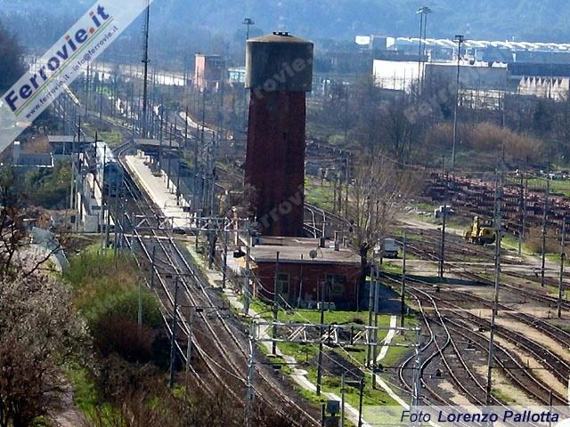 interventi sui locomotori o sulle composizioni bloccate. In questo fabbricato sono avvenute buona parte delle pellicolature ai rotabili della Divisione Regionale del Lazio, quali E.