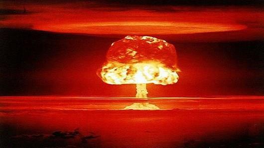 La bomba atomica Alla fine degli anni 30 Einstein venne a sapere che gli scienziati del Reich stavano lavorando alla bomba atomica.