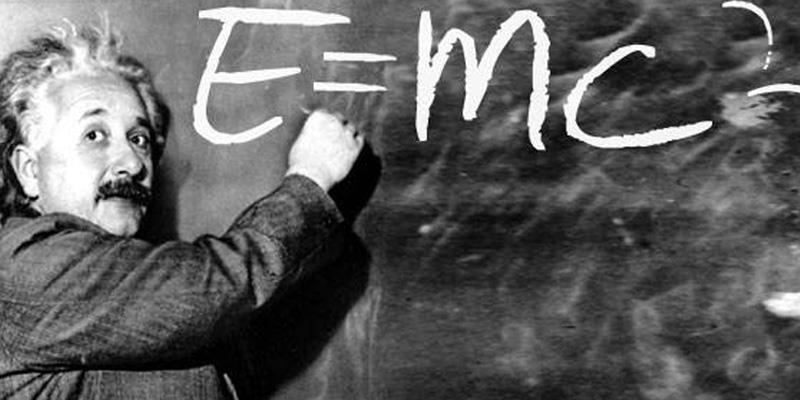 In base alla formula di Einstein, E=mc 2, l'energia (E) è uguale al prodotto della massa (m) per la velocità della luce (c) elevata al quadrato.