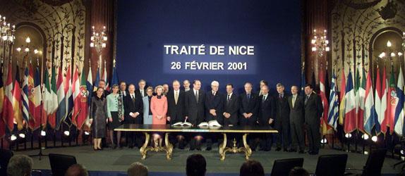 Il Trattato di Nizza Firmato il 26 Febbraio 2001. Entrato in vigore il 1 Febbraio 2003 Non introduce modifiche sostanziali.