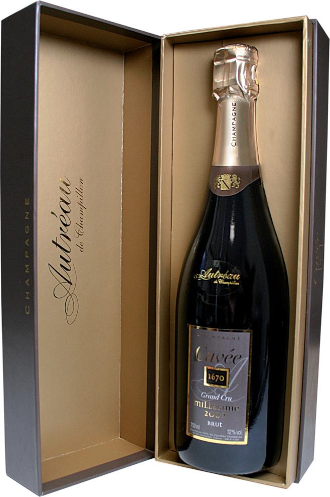 LE RICHIESTE SPECIALI Questo nuovo eccezionale Champagne Cuvée 1670, annata speciale, nasce dai vini più anziani e selezionati delle cuvée di Ay e Chuoilly che hanno prodotto un assemblaggio sottile