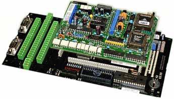 Il terminale DICO 208 versione palmare è fornito completo di un box in acciaio con due pulsanti indipendenti per la funzione di uomo morto : In alternativa al modulo di I/O il modulo CPU DICO 208 può