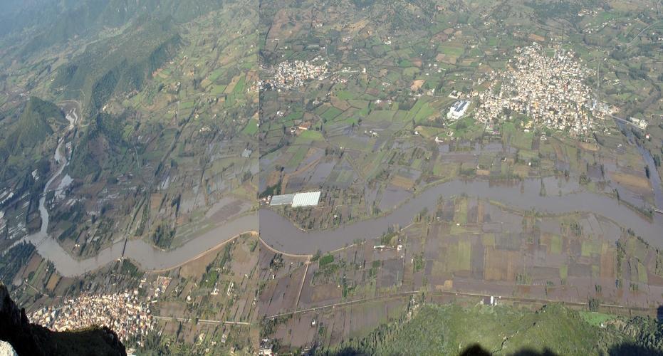 : Immagini fiume Cedrino) A B Area di esondazione per l