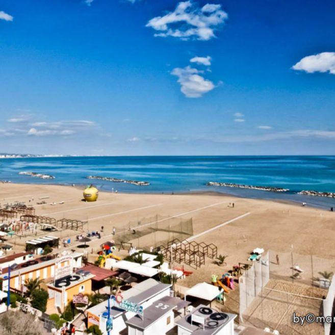 I Centri sportivi e gli hotel sono vicini al mare così che si può godere anche delle belle spiagge lungo tutta la costa di Estoril.