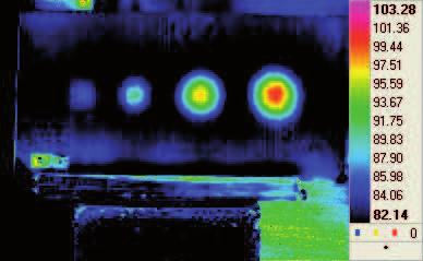 In figura 4 sono mostrati gli andamenti delle temperature in corrispondenza del centro del foro P4 del blocco campione CFRP2 e in una zona sana per 17 cicli di riscaldamento,