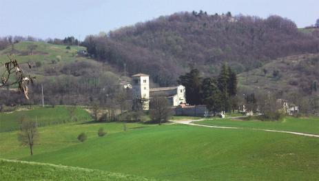 Infatti, nel presente bene, tutta l attenzione si concentra sulle emergenze geologiche, quasi autarchiche e autoreferenziali.