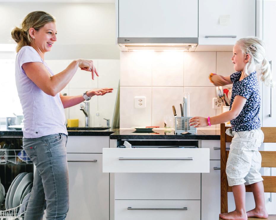 «Eravamo molto sollevati nel vedere come la lingua dei segni avesse cambiato la vita quotidiana di Jenny e di tutta la famiglia.