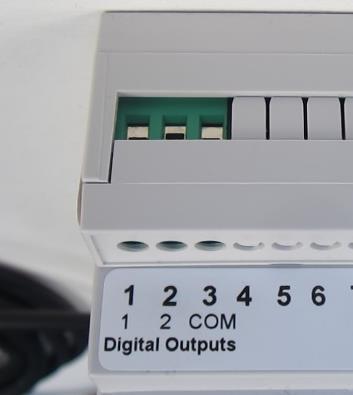 L operazione richiede il corretto collegamento dei fili rispettando i colori: - marrone: RA (attiva) LED più in alto - blu: RR (reattiva) LED più in basso - nero: GND (comune) Il peso degli impulsi è