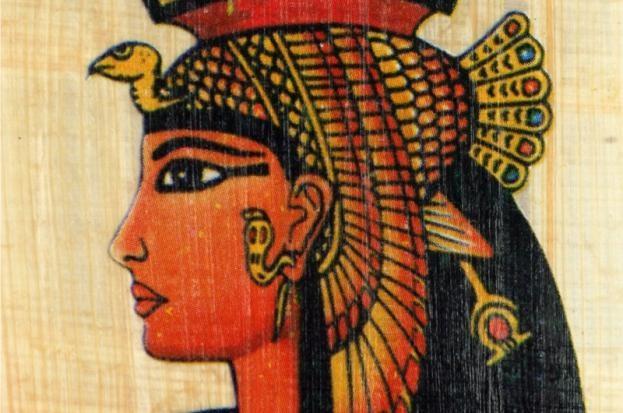 E ora un po' di storia: la cosmesi nei secoli Le donne egizie amavano decorare i loro occhi con il khol,un