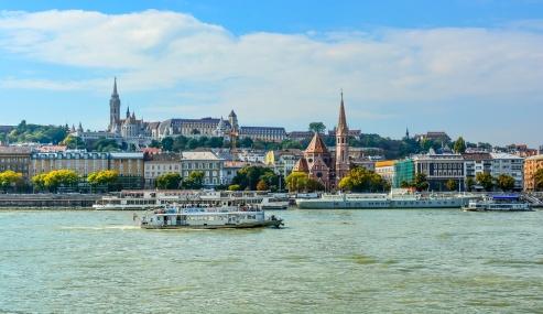 UNGHERIA AUSTRIA REPUBBLICA CECA SLOVACCHIA 2019 TOUR DI GRUPPO 8 GIORNI / 7 NOTTI VOLO ESCLUSO Città dal glorioso passato e dal luminoso futuro, con la vocazione delle capitali dell Europa centrale