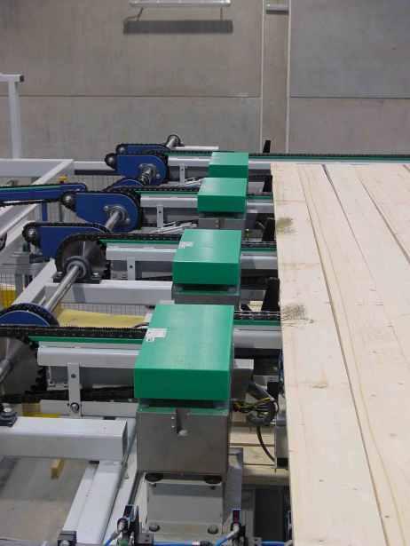 FMI Misuratore d umidità del legno - per trasporto trasversale Il misuratore FMI della Brookhuis Micro-Electronics per trasporto trasversale rende possibile misurare il contenuto d umidità del legno