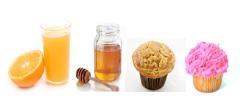 Caratteristiche generali I glucidi che compongono la materia vivente possono essere distinti in due gruppi: gli zuccheri semplici (o monosaccaridi) presenti in frutta, miele, yogurt, dolci gli