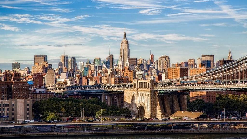 11 GIORNO NEW YORK Soprannominata la Grande Mela, New York, cosmopolita per eccellenza, resta una delle mete turistiche più desiderate del mondo.