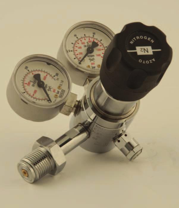 Il controllo della pressione in uscita, fino a 15 bar, è affidato ad una membrana; per pressioni di uscita superiori, il controllo è a pistone.