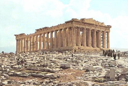 IL PARTENONE * domina l acropoli * è dedicato alla dea protettrice della città di Atene : ATENA PARTHENOS (Atena Vergine) * fu