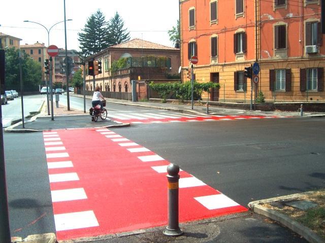 evidenziare intersezioni, aree pedonali, piste ciclabili, ecc.