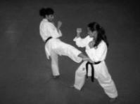 piede anteriore) Chudan mawashi geri, gamba posteriore + Jodan mawashi