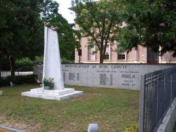 Ai Caduti Il monumento odierno è stato inaugurato in occasione del 55 anniversario della Liberazione (25 aprile 2000).