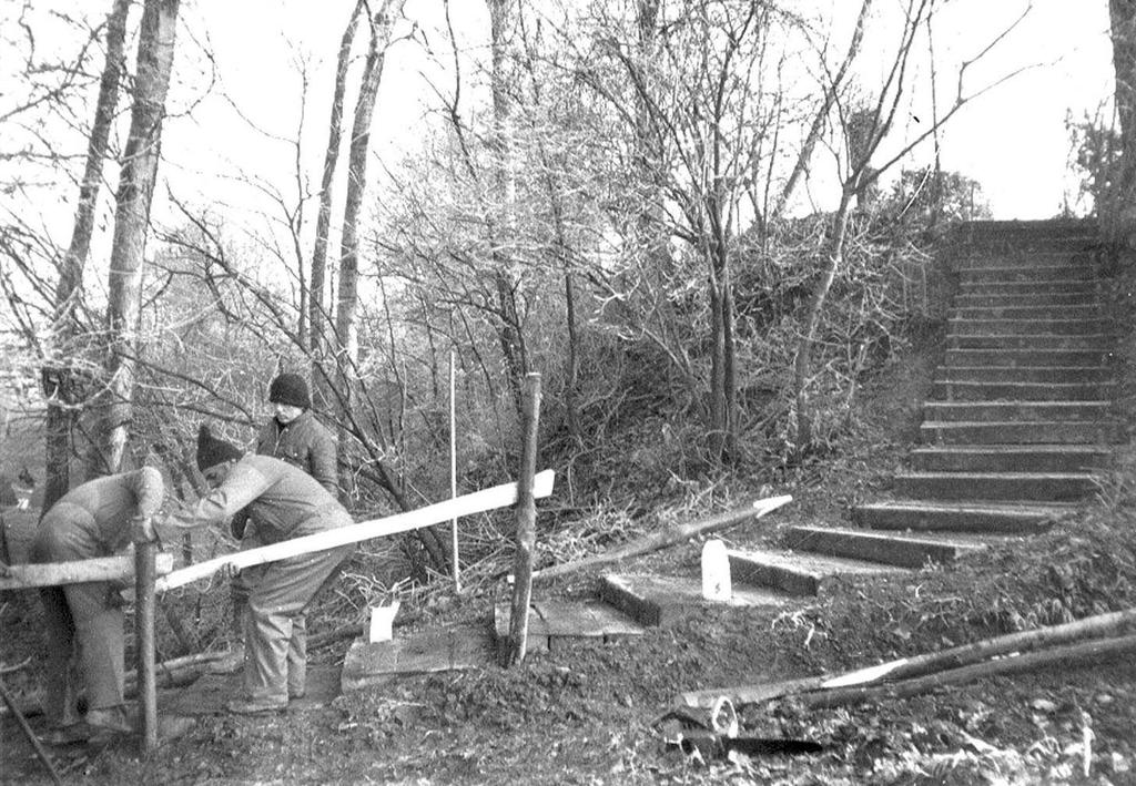 esterna: la costruzione della scalinata del sentiero che porta alle Cascate.