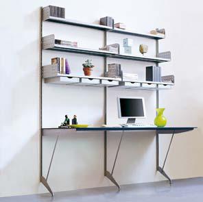 design Enzo Mari TRIESTE Sistema libreria da parete caratterizzato dai suoi ripiani con spallette.