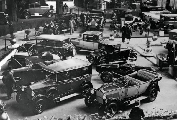 Fiera di Milano - Campionaria 1928 - Salone dell'automobile nel palazzo dello sport Non identificato Link risorsa: http://www.