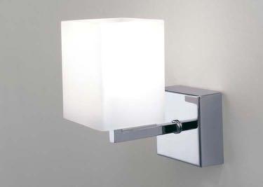 Lampada da parete o da specchio. wall or mirror lamp. art. 3590-aP IP21 art. 3590-aPV IP44* ø mm 70 h. mm 135 sp.