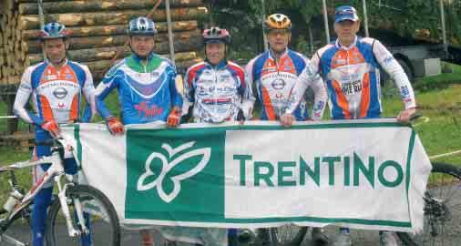 ATTIVITÀ SPORTIVA < 35 Il Campionato del Mondo di Mountain Bike a Sainte Croix Entusiasmante gara in terra svizzera > Sabato e domenica 27-28 giugno 2009 in Svizzera a Sainte Croix si è svolto i14