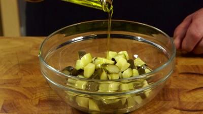 aggiungete poco olio extravergine d'oliva,