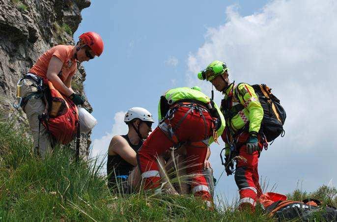 Escursionisti e Alpinisti praticano le attività dove c è rischio di incidenti e