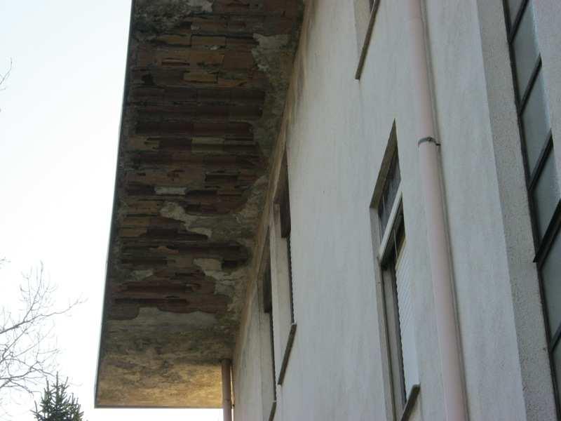 Struttura e finiture dell edificio L edificio ha struttura portante in cemento armato, solai e tamponamenti in latero cemento.