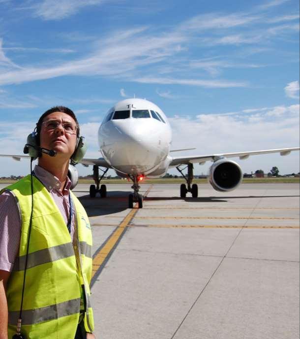 SAGAT S.p.A. Core Business. SAGAT S.p.A. gestisce l Aeroporto di Torino, in particolare, è titolare: della progettazione, realizzazione e manutenzione delle infrastrutture legate al traffico aereo;