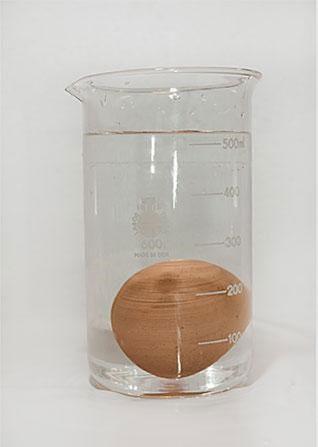 Principio di Archimede Un uovo ha un volume di circa 50 ml che è ovviamente anche il volume di liquido spostato se viene immerso in acqua.