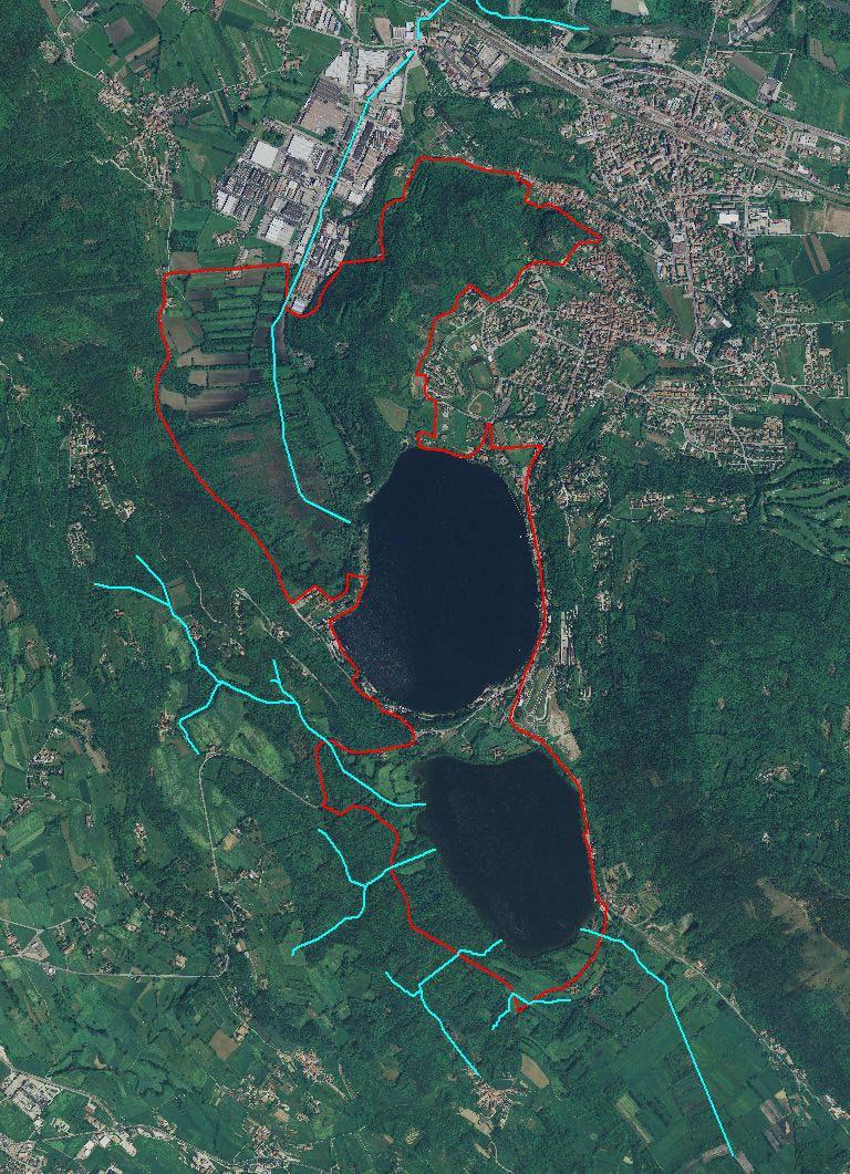 ALCUNI DATI TERRITORIALI ESTENZIONE 410ha Lago Piccolo (sup. ha 61.09). Lago Grande (sup. ha 91.04). zona palustre dei Mareschi (sup. ha 100). BACINO IMBRIFERO DEI LAGHI superficie circa 20 Km².