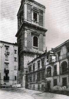 Croce e scorcio della torre campanaria