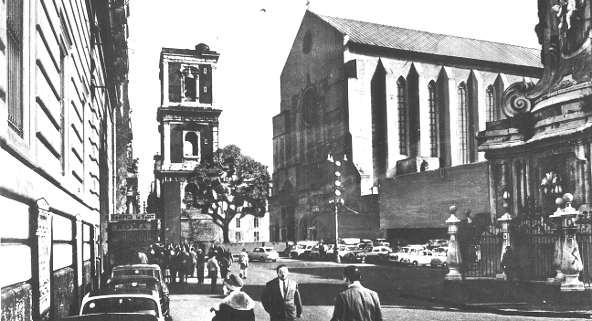 Scorcio della basilica dalla piazza del Gesù Nuovo, fotomontaggio dello stato di