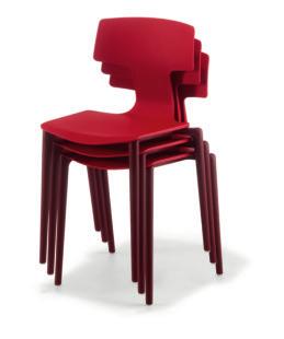 Come dice il nome, SPLIT è una sedia divisibile in due unità. Scocca e base sono realizzate con materiali sintetici simili ma composti diversamente.