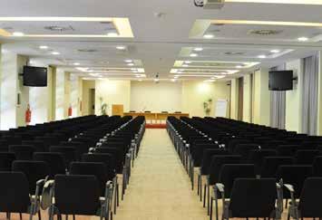Il ROMA MEETING CENTER dispone di una sala che puó ospitare fino a 300 persone, suddivisibile in tre sale da 80: tutte fornite delle attrezzature necessarie per ospitare incontri di
