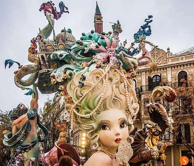 Le Fallas (Valencia): la celebre sfilata di maschere in