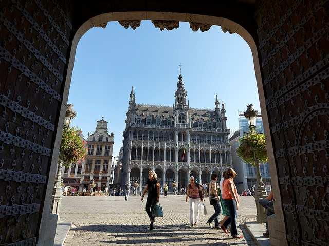 Manneken Pis foto: www.milo-profi.be Tra le cose da vedere a Bruxelles c è poi il simbolo della città, una delle statue più fotografate al mondo.