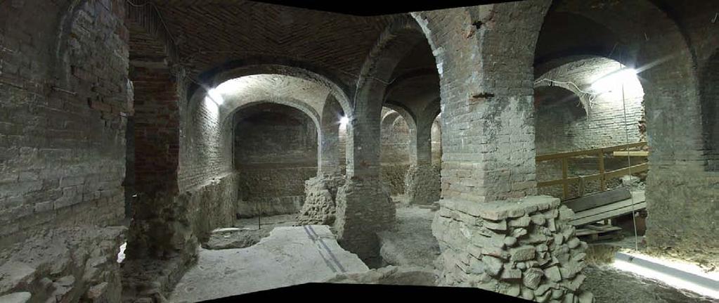 età imperiale ed il V-VI secolo d.c., momento in cui l edificio venne demolito. Sono emersi i piani pavimentali realizzati a mosaico, conservati soprattutto nella porzione meridionale dell area.