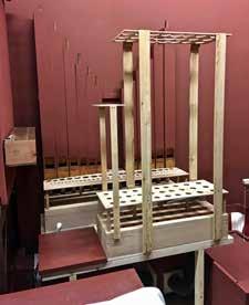 Caratteristiche tecniche Il nuovo organo si sviluppa su due manuali di 61 tasti e pedaliera di 32, con consolle aggettante alla cassa di prospetto.