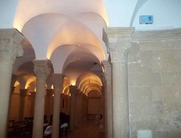 5-6 ottobre 2012 194 Fig. 6 - Installazione dispositivo DOMODRY all interno della cripta del Duomo di Lecce.