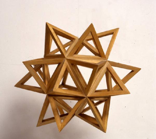 Icosaedro regolare stellare Link risorsa: http://www.lombardiabeniculturali.