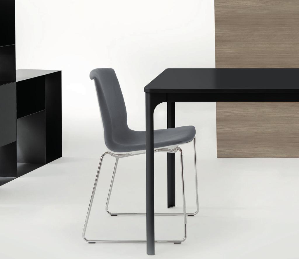 AURO Table characterized by a clean and essential design composed of four legs with a peculiar curved shape. Auro adapts to the most diverse functions and environments, both office and residential.