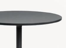 CENTRAL BASE TABLES / TAVOLI BASE CENTRALE 135 DESCRIPTION / DESCRIZIONE en Steel frame with four spokes characterized by plastic feet with a particular spherical shape available in three different