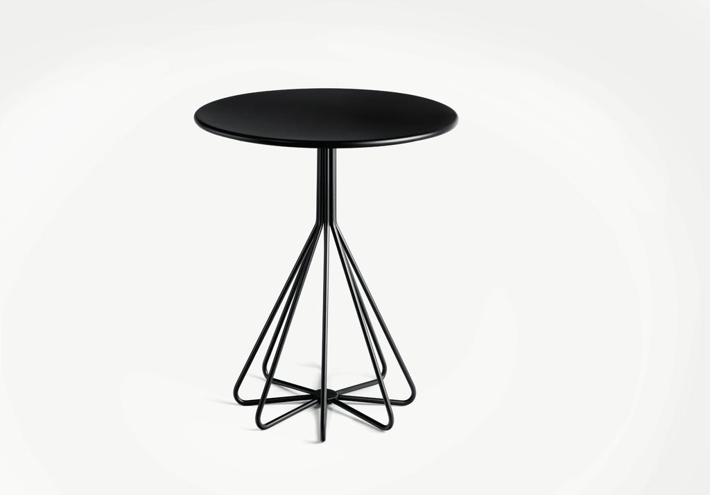 PEPE Versatile and elegant coffee table, characterized by a set of